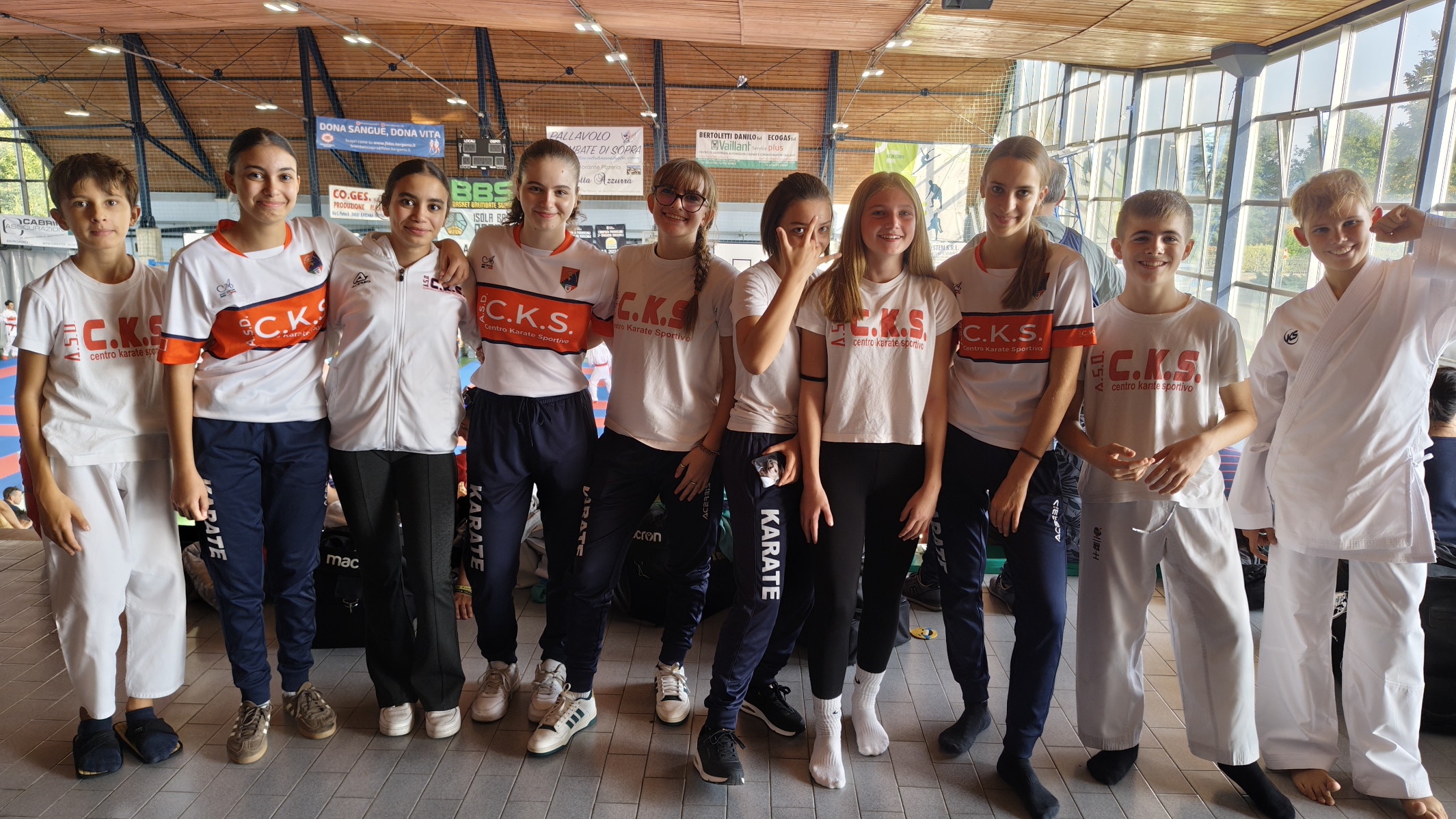 Il gruppo del Centro Karate Sportivo a Brembate di Sopra per le gare dell’11 ottobre 2026