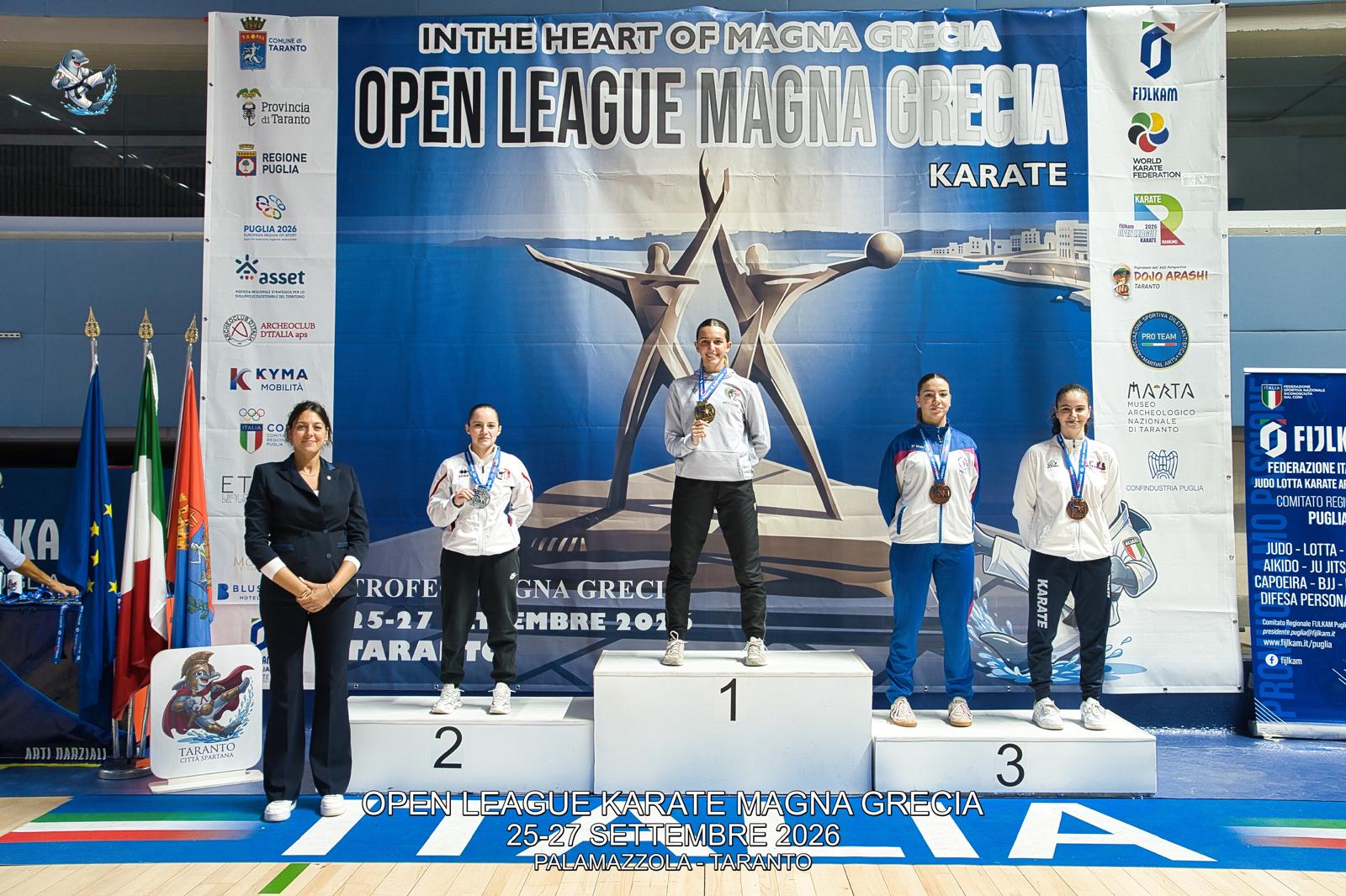 Giulia Natalini sul podio del kata femminile Juniores all’Open League Magna Grecia 2026 a Taranto